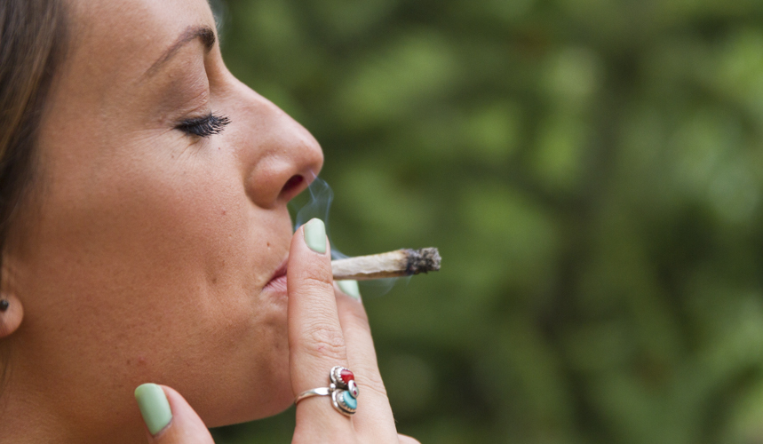 How To Smoke Cannabis Correctly